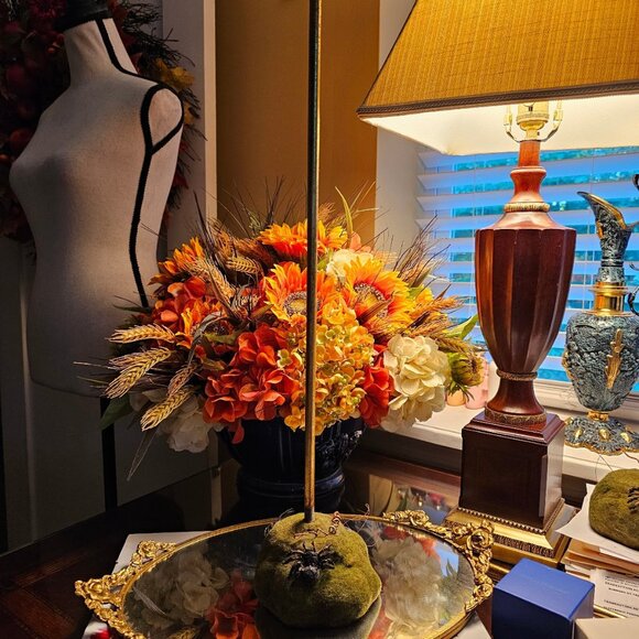 Mark Roberts Witch Stand, Large 20″ - Picture 5 of 6